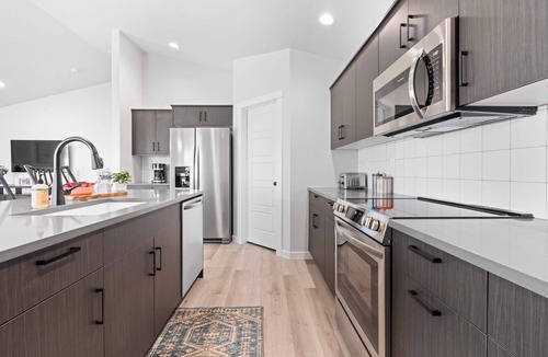 Meridian House | Spacious New 4BR - Single Level Home - Pool Access