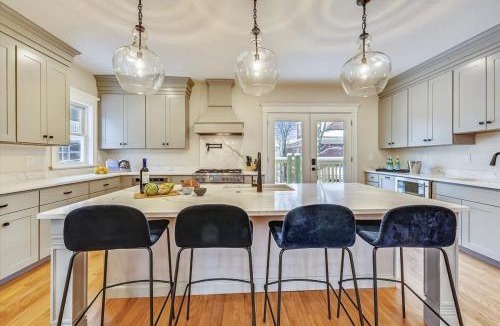 Upham's Corner House | Spacious New Renovation Near T