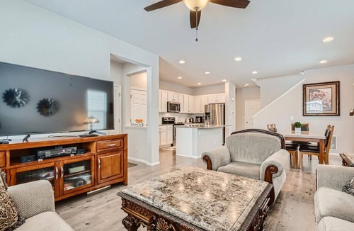 Gateway House | Spacious Newer Home, features 3 beds and 2.5 baths
