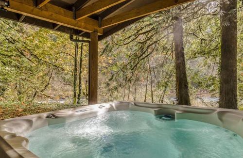 Washougal House | Spacious riverfront lodge with beach access private hot tub & forest views