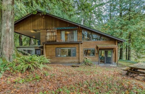Washougal House | Spacious riverfront lodge with beach access private hot tub & forest views