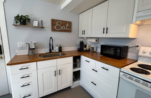 Loyal Heights Apartment | Spacious Studio Apt: King bed~Kitchen~in quiet N. Ballard~5 minutes to beach!