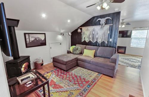 Durango Apartment | Spacious Studio Unit 5 with Gorgous Canyon Views