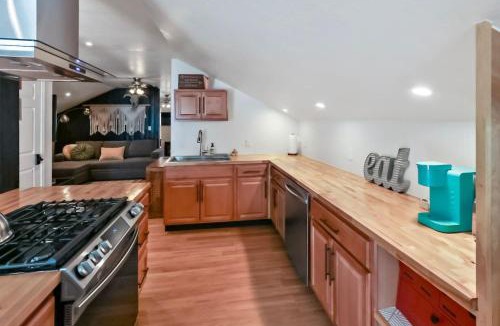 Durango Apartment | Spacious Studio Unit 5 with Gorgous Canyon Views