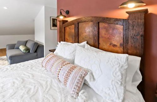 Durango Apartment | Spacious Studio Unit 5 with Gorgous Canyon Views