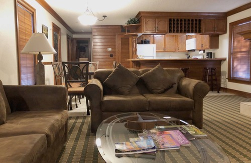 Steamboat Springs Condo | SPECIAL HOLIDAY RATE! On free city bus route! Lots of amenities! LCSTR20250634