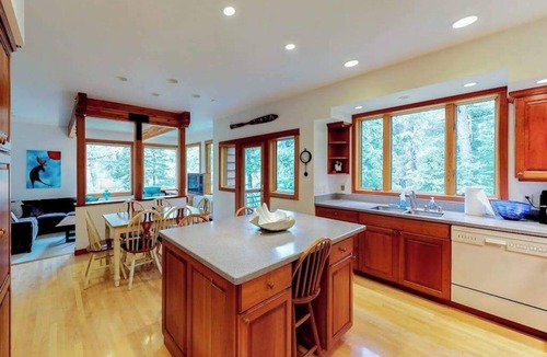 Alyeska House | St Moritz Compound | Hillside Estate | Sleeps 10