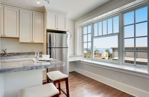 Stadium District Apartment | Stadium District Room With A View
