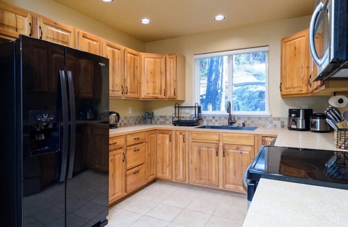 Roslyn Ridge Cabin | Starry Pines · Family & Pet Friendly Cabin Retreat w/3 Decks!