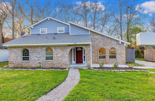 Friendswood House | Stay at St. Cloud, a comfortable house near Kemah Boardwalk that sleeps 7. Highlights include a king bed, fully fenced yard, 2-car garage, spacious kitchen, 4K TVs, foosball, and cozy fireplaces—ideal for families and small groups.
