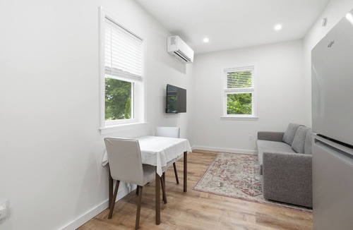 Lewiston Cottage | Steps from Bates College, Quiet & Beautiful Cottage Retreat with AC!