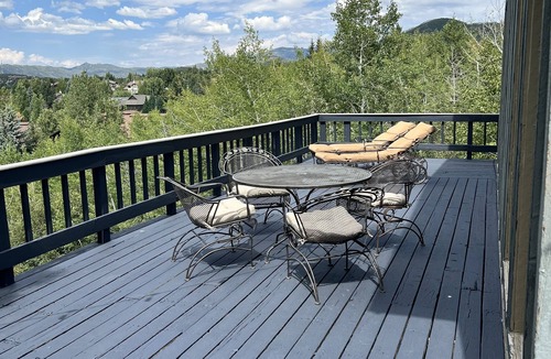 Fairway Meadows Ski Chalet | Steps from the slopes - Mountain retreat in Steamboat Springs!