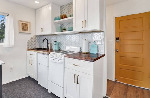 Birch Bay House | Steps to Beach | Cozy, Clean & Well Stocked
