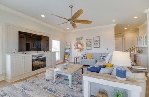 Crystal Beach House | Steps to Crystal Beach: Gem w/Ocean-View Deck!