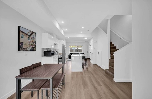 Crescent Heights House | Steps to Downtown-Crescent Heights