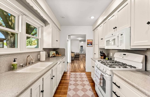 North End House | Steps to Downtown | North End Gem