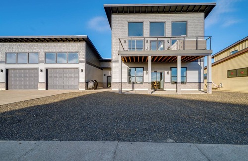 Westport Cottage | Steps to Shore: Family Beach Getaway in Westport