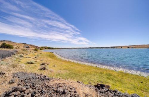 Soap Lake Apartment | Steps to Soap Lake: Studio Stay w/Patio!