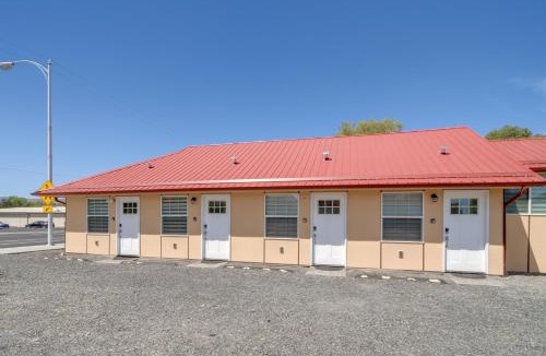 Soap Lake Apartment | Steps to Soap Lake: Studio Stay w/Patio!