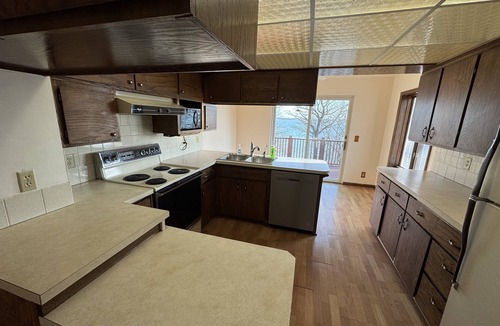 Dassel House | Stone Lodge Hideout on Lake Washington with 3000 Acres of Water