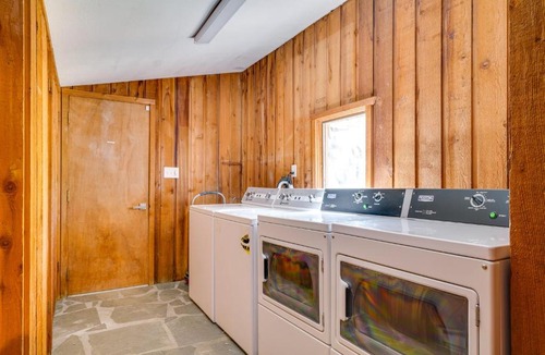 Stratton Mountain House | Stratton Shuttle Access! Vermont Mountain Hideaway