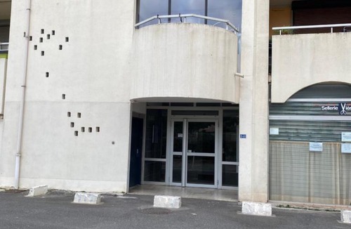 Sete Apartment | Studio cabine climatisé de 20m2 avec place de parking privée