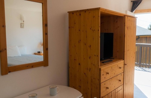Ucluelet Hotel | Studio Suite Full Bathroom | #7