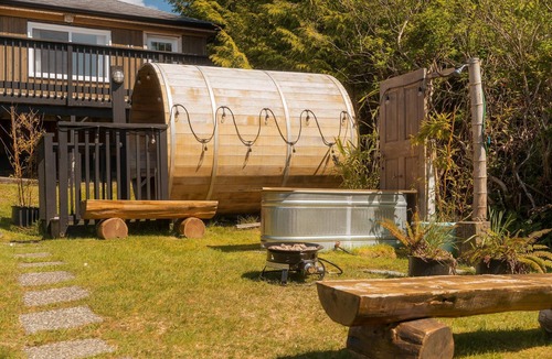 Ucluelet Hotel | Studio Suite Full Bathroom | #7