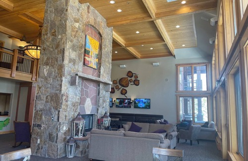 Four O'Clock Resort | Studio Unit, Beautiful Luxury Ski In, Ski Out Resort