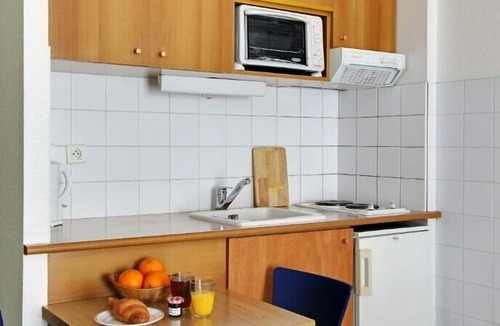 Les Lilas Apartment | Studio with single beds for 2 pers in Eastern district; Les Lilas