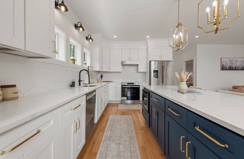 Campton House | Stunning A-Frame w/Hot Tub · Mtn View · Fire Pit · BBQ Grill