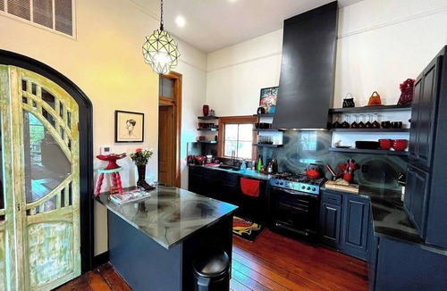Bywater House | Stunning Converted Victorian Church: Garden, HotTub, 4-bedroom, WiFi, AC