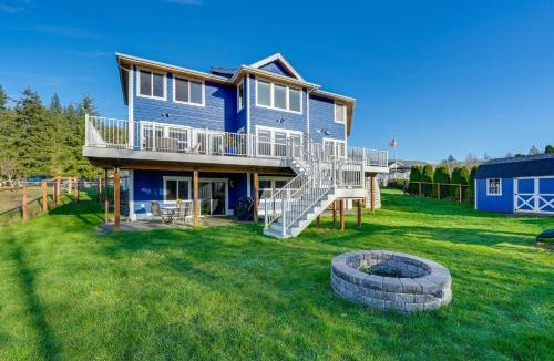 Big Lake House | Stunning Mount Vernon Home w/Big Lake Views!