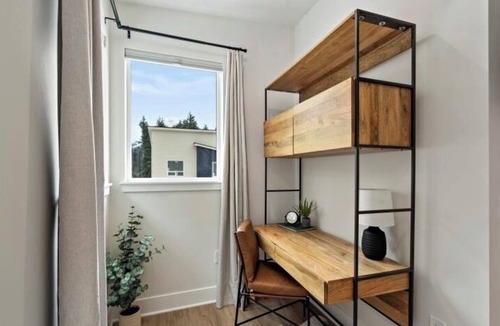 Girdwood House | Stunning townhome in Girdwood w/game room and sauna!