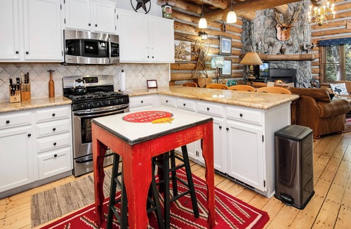 Timbercreek Lodges House | Stunning Vail Log Cabin on Creek, Free Shuttle Access, Minutes to Slopes, Shops