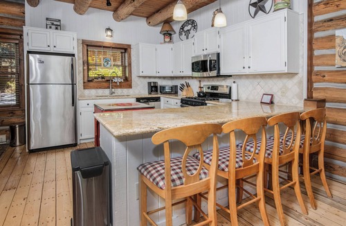 Timbercreek Lodges House | Stunning Vail Log Cabin on Creek, Free Shuttle Access, Minutes to Slopes, Shops