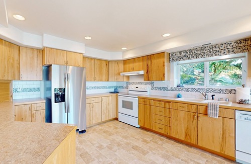 Shelton House | Stunning waterfront home offering breathtaking canal views & hot tub