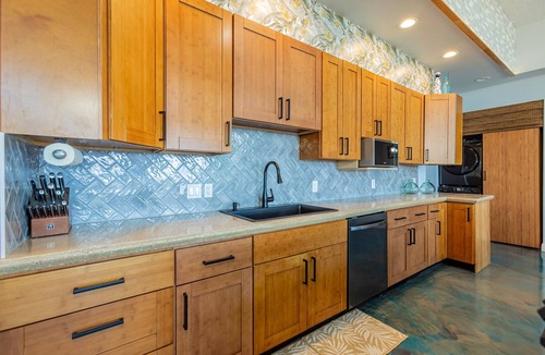 Maalaea Condo | Stunningly Spacious 4-Bedroom Condo With Extra Large Panoramic Ocean View Lanai