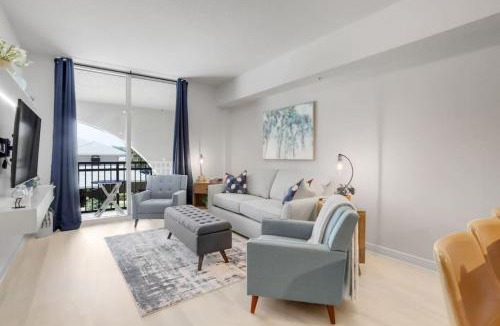 Boynton Beach Apartment | Stylish 1BR Condo Rooftop Pool Close to Beach