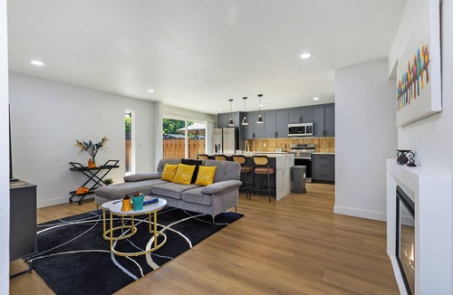 Lake Hills House | Stylish Eastside 3BR Family Home - Prime Location!