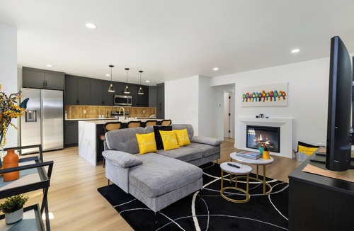 Lake Hills House | Stylish Eastside 3BR Family Home - Prime Location!