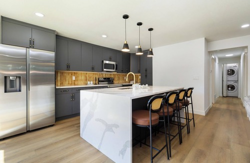 Lake Hills House | Stylish Eastside 3BR Family Home - Prime Location!