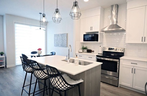 Southwest Edmonton House | Stylish Home with A/C|3 King Beds|Garage|Disney+