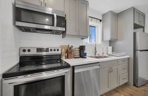 Rosemount House | Stylish Main Floor Suite | Near Downtown Kitchener