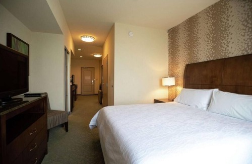Covington Hotel | Stylish Modern Room for Relaxing Louisiana Getaways & Business Travels