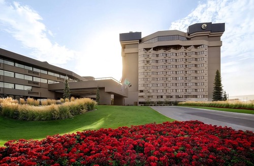 Riverside Hotel | Stylish & Spacious Suite! Centrally Located | Seasonal Outdoor Pool Onsite