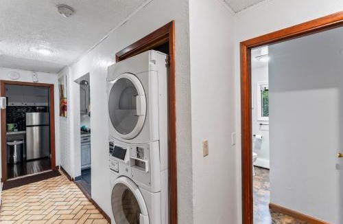 Airport Heights Community Council House | Stylish Studio Suite Near Downtown