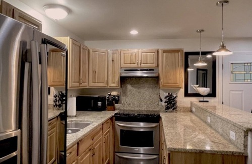 Juneau House | Suite Rock near glacier and Auke Bay harbor -DISCOUNTS ON TOURS!