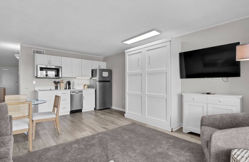 Wrightsville Beach Condo | Summer Sands- Isle Be Back Room 203