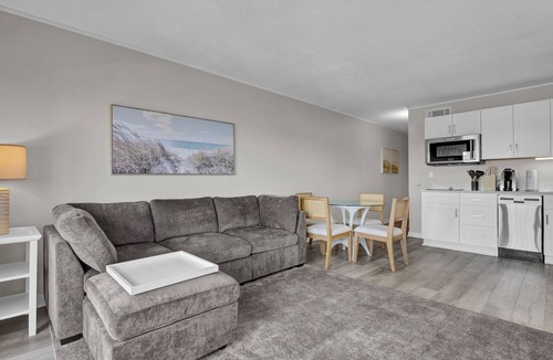 Wrightsville Beach Condo | Summer Sands- Isle Be Back Room 203